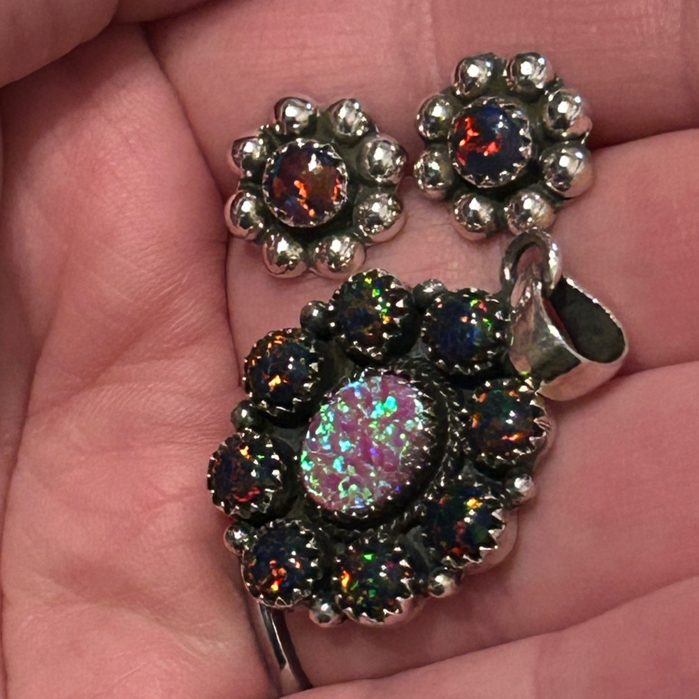 Sterling silver set of black and pink lab opal pendant and earrings - Picture 6 of 6